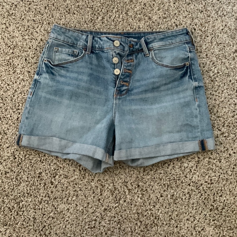 Old Navy High Rise Light Wash Shorts, size 6